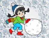 Niña con gran bola de nieve