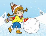 Niña con gran bola de nieve