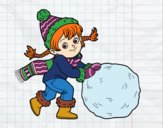 Niña con gran bola de nieve