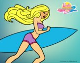 Barbie corre al agua