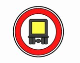 Entrada prohibida a vehículos que transportan mercancías peligrosas
