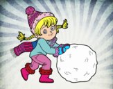 Niña con gran bola de nieve