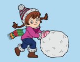 Niña con gran bola de nieve