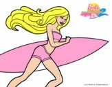 Barbie corre al agua