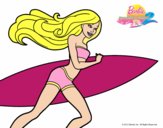 Barbie corre al agua