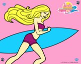 Barbie corre al agua