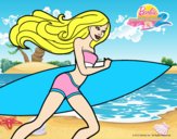 Barbie corre al agua