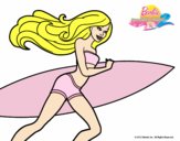 Barbie corre al agua