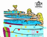 Barbie y sus amigas en el jacuzzi