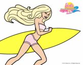 Barbie corre al agua