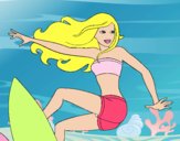 Barbie surfeando