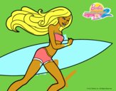 Barbie corre al agua