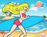 Barbie corre al agua