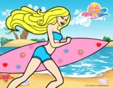 Barbie corre al agua