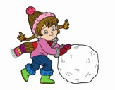 Niña con gran bola de nieve