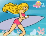 Barbie corre al agua