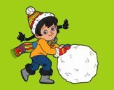 Niña con gran bola de nieve