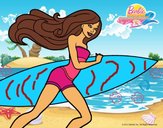 Barbie corre al agua