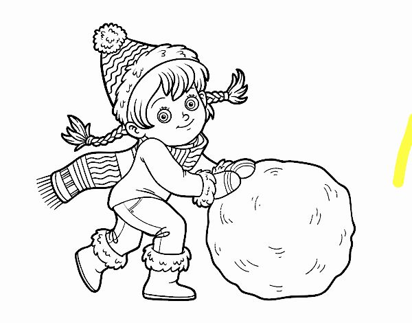 Niña con gran bola de nieve