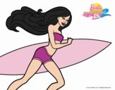 Barbie corre al agua