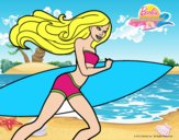 Barbie corre al agua