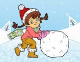 Niña con gran bola de nieve