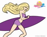 Barbie corre al agua