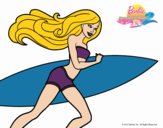 Barbie corre al agua