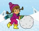 Niña con gran bola de nieve