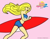 Barbie corre al agua