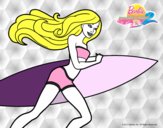 Barbie corre al agua