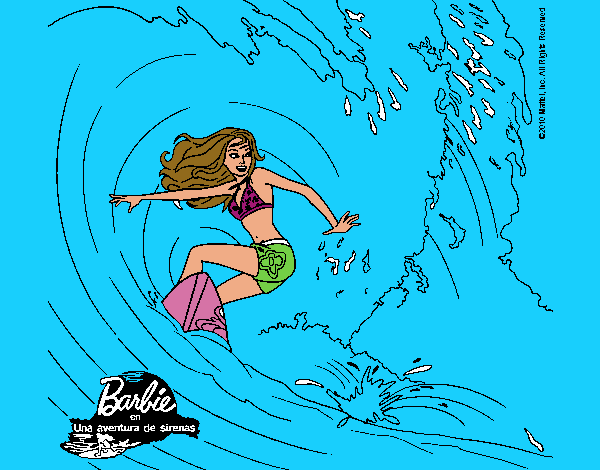 barbie surfeando en una gran ola