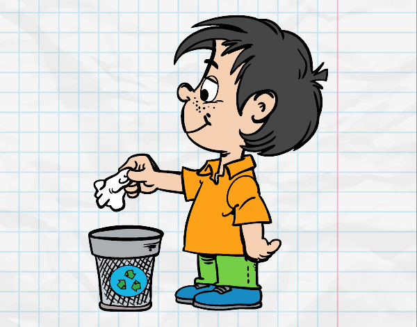 Niño teciclando papel