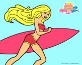 Barbie corre al agua