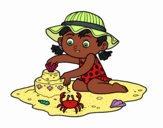 Una niña jugando en la playa