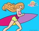 Barbie corre al agua