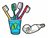Cepillos y pasta de dientes