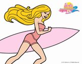 Barbie corre al agua