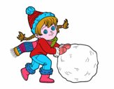 Niña con gran bola de nieve