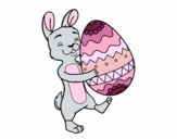 Conejito con huevo de Pascua enorme