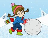 Niña con gran bola de nieve