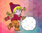 Niña con gran bola de nieve