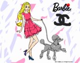 Barbie paseando a su mascota