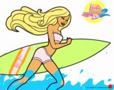 Barbie corre al agua