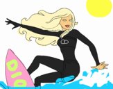 Barbie surfeando