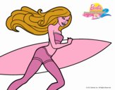 Barbie corre al agua