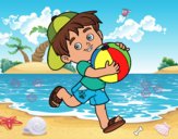 Niño jugando con balón de playa