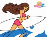 Barbie corre al agua