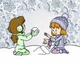 Niñas jugando con la nieve