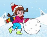 Niña con gran bola de nieve